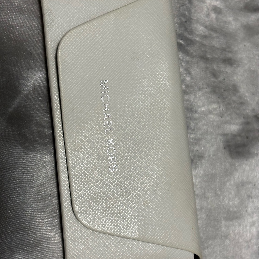 🖤2/$10🖤Michael Kors White glasses case